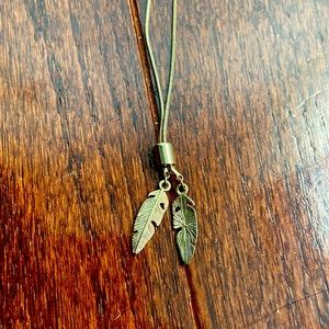 Two leaflet gold necklace